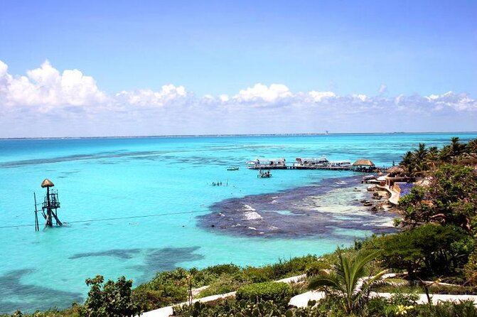 Isla Mujeres luxury catamaran with premium open bar and lunch - Key points at a glance