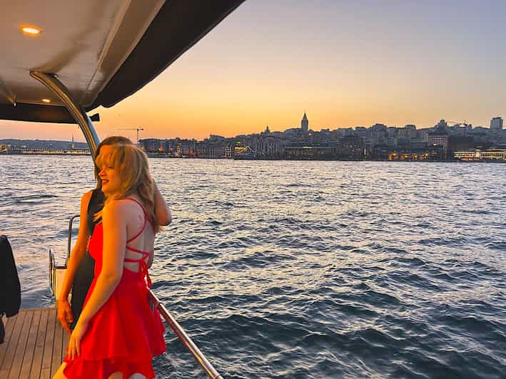 Istanbul: Bosphorus Cruise by Luxury Yacht - Dolmabahçe Palace and Çırağan Palace