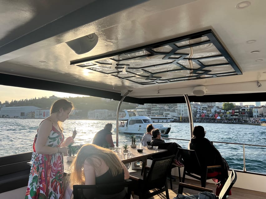 Istanbul: Bosphorus Sunset Cruise on a Luxury Yacht - Rumeli Fortress and the Fatih Sultan Mehmet Bridge