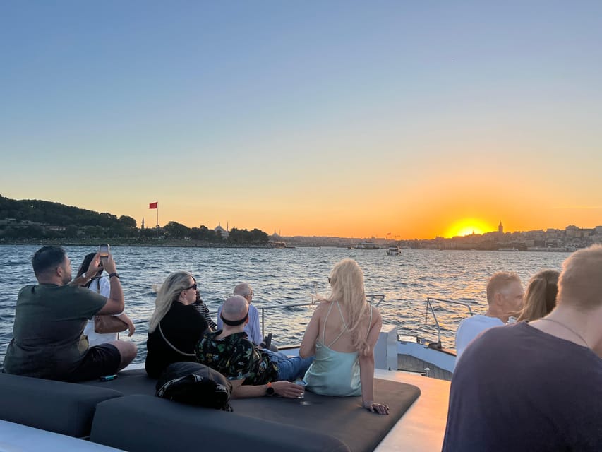 Istanbul: Bosphorus Sunset Cruise on a Luxury Yacht - Beylerbeyi Palace, Uskudar, and Maiden’s Tower