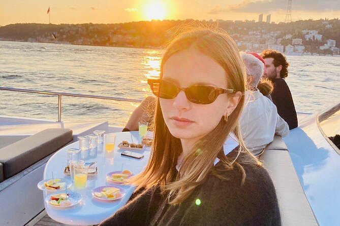 Istanbul Bosphorus Sunset Cruise on Luxury Yacht - Anadolu Hisarı and Küçüksu Palace