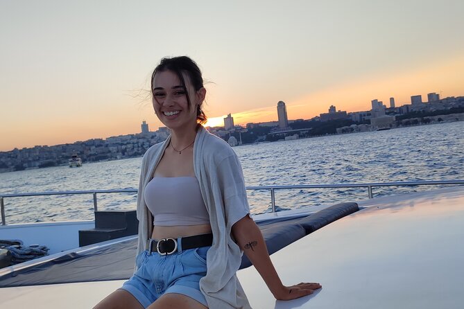 Istanbul Bosphorus Sunset Cruise with Wine on a Luxury Yacht - The Asian shore: Anadolu Fortress to Beylerbeyi