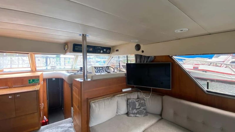 Istanbul: Luxury Yacht on Bosphorus - The shoreline sights you will see
