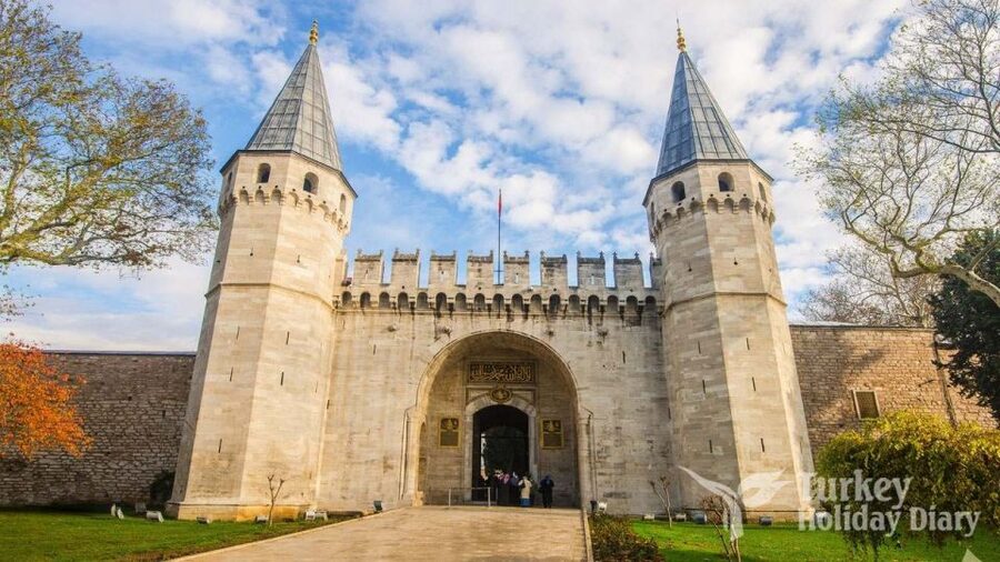 Istanbul: Old City Tour and Luxury Sunset Bosphorus Cruise - Hagia Sophia and the limits of included admission