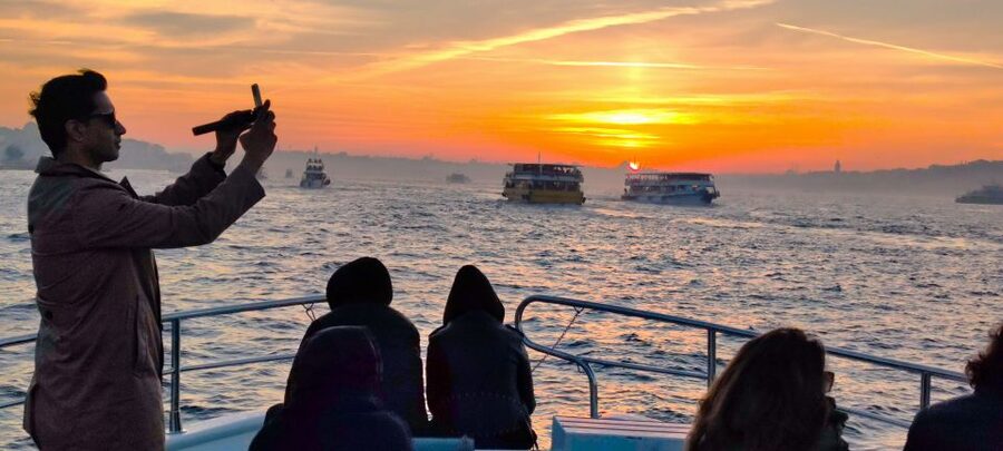 Istanbul: Old City Tour and Luxury Sunset Bosphorus Cruise - Topkapi Palace and the extra-ticket question