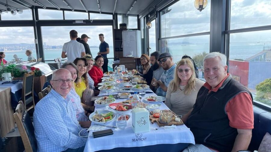 Istanbul: Old City Tour and Luxury Sunset Bosphorus Cruise - Rooftop lunch with a pause above the streets