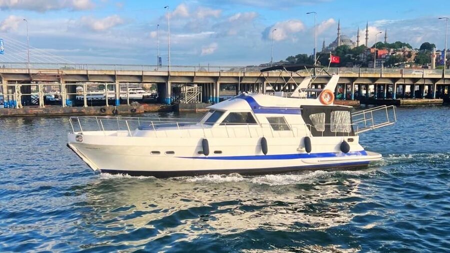 İstanbul:Private Luxury Yacht on Bosphorus 14 Meter(46 feet) - Starting at Ayvansaray on the Golden Horn