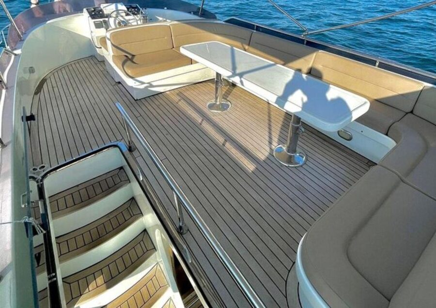 Istanbul: Small-Group Luxury Yacht Sunset Cruise w/ Snacks - A sunset start at Karaköy Pier