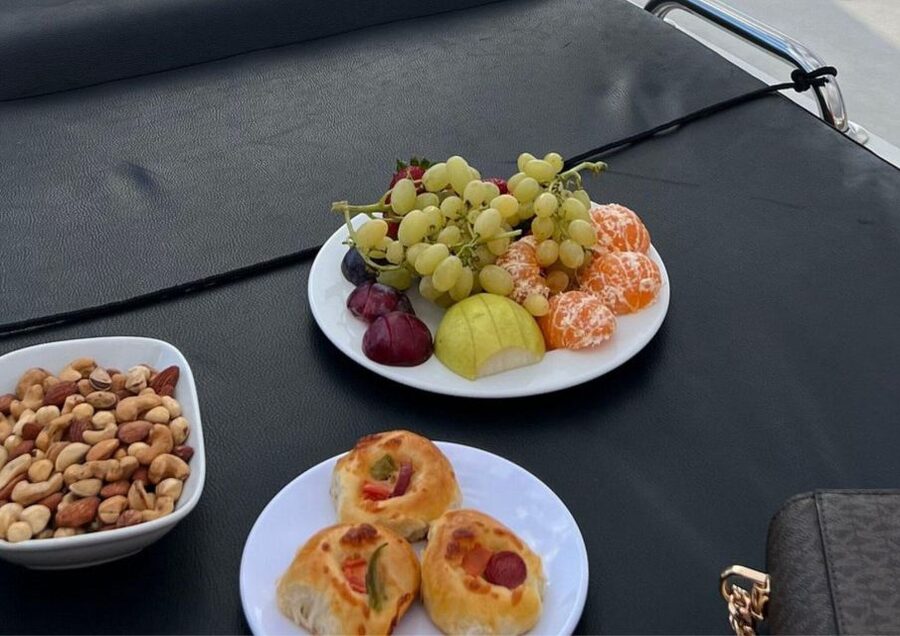 Istanbul: Small-Group Luxury Yacht Sunset Cruise w/ Snacks - What is served on the yacht