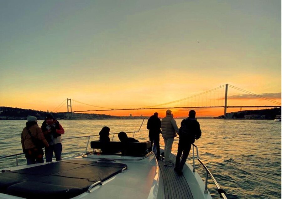Istanbul: Small-Group Luxury Yacht Sunset Cruise w/ Snacks - Karaköy, Galata Tower, and Galataport from the water