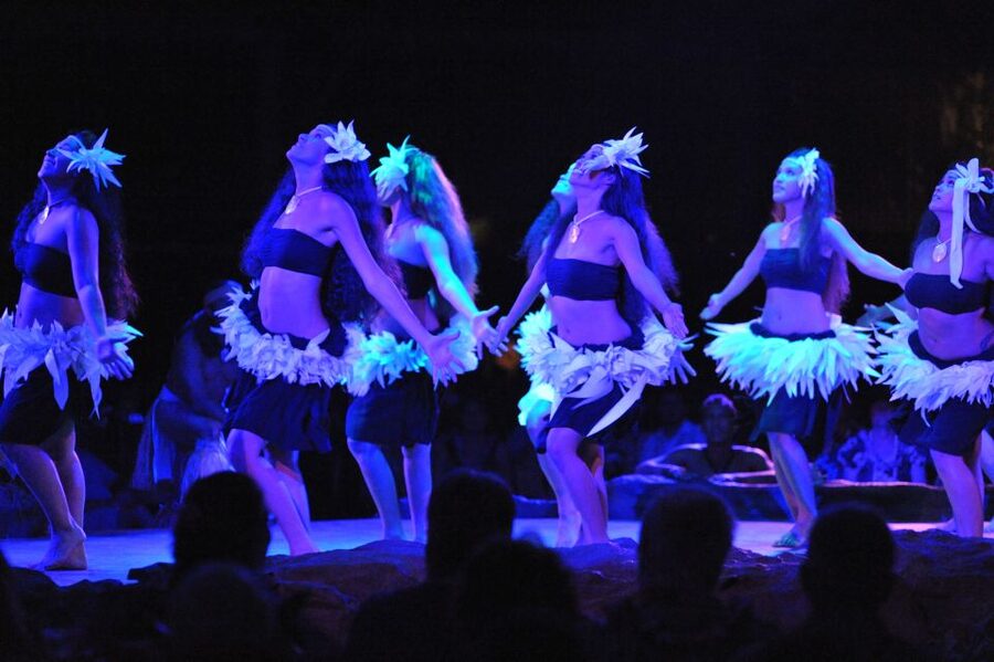 Kauai: VIP Manor House Dinner & Luau Kalamaku Show - Drinks, Seating, and Practical Limits