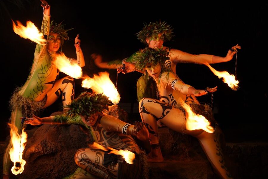 Kauai: VIP Manor House Dinner & Luau Kalamaku Show - The Torch-Lit Walk to Kalamaku