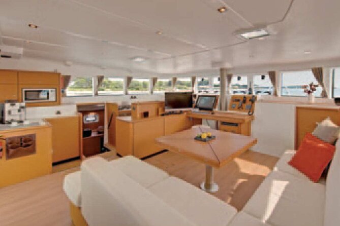 Kona Luxury Catamaran Yacht Snorkel & Sail - Meeting the boat at Honokohau Harbor