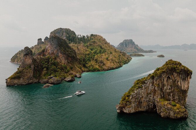 Krabi: 4 Island Luxury Yacht with Snorkelling & Clear Kayaking - Snorkeling and clear kayaking at Tub Island or Railay Bay