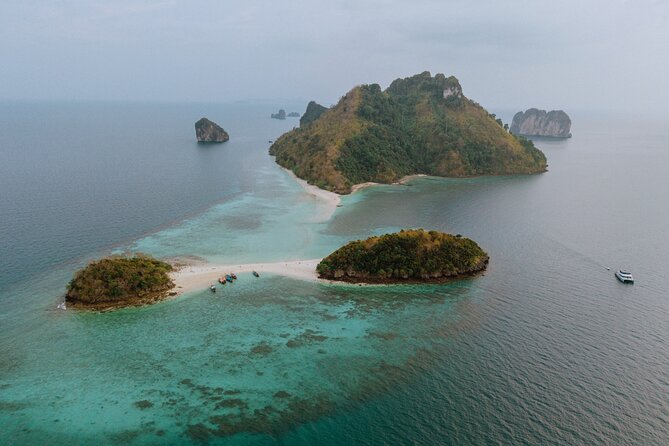 Krabi: 4 Island Luxury Yacht with Snorkelling & Clear Kayaking - The yacht comforts that affect the price