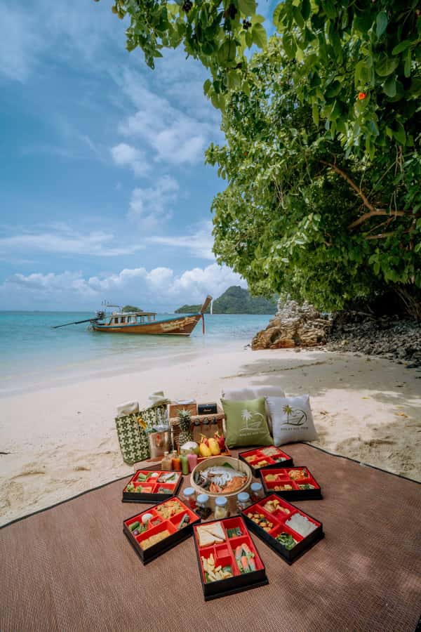 Krabi: 4-Islands Luxury Longtail Boat Private Half Day Tour - The food, equipment, and comfort details