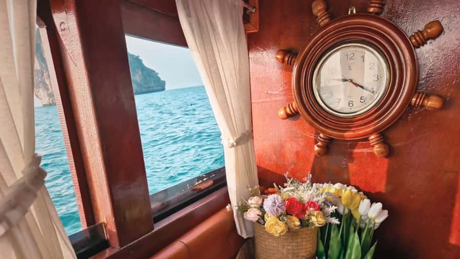 Krabi: Luxury Sunset Cruise to Hong Island Private Tour - Hong Lagoon and its limestone walls