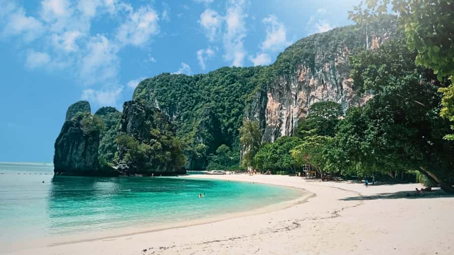 Krabi: Luxury Sunset Cruise to Hong Island Private Tour - Lao Lading Island for a quieter swim