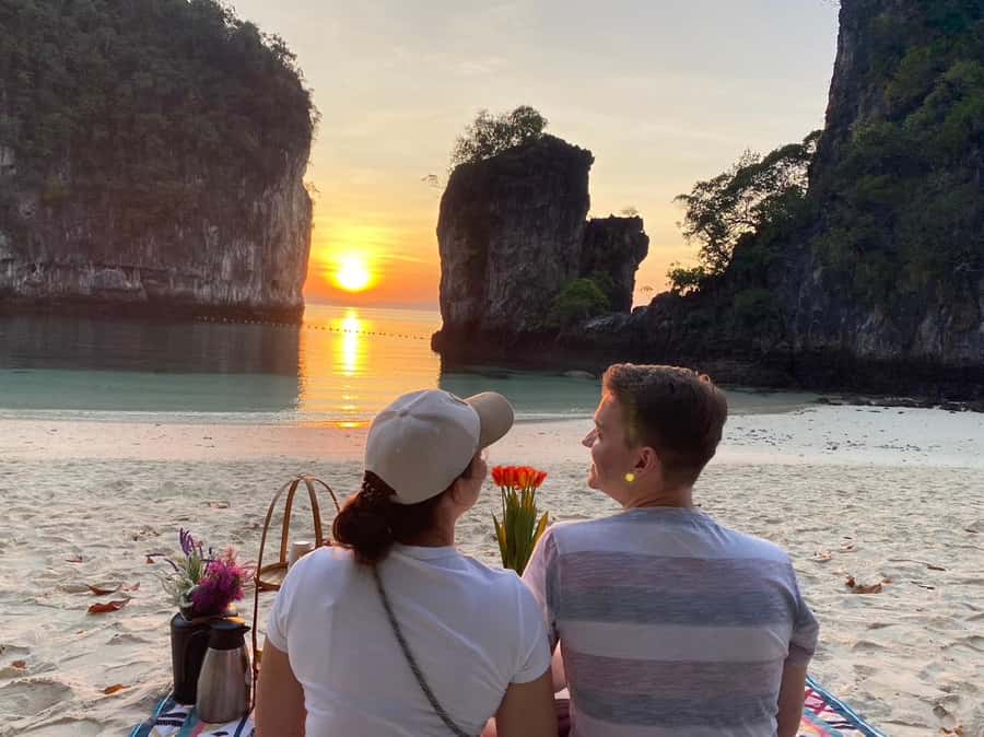 Krabi: Private Luxury Boat to Hong Islands Sunrise & Picnic - Key details at a glance