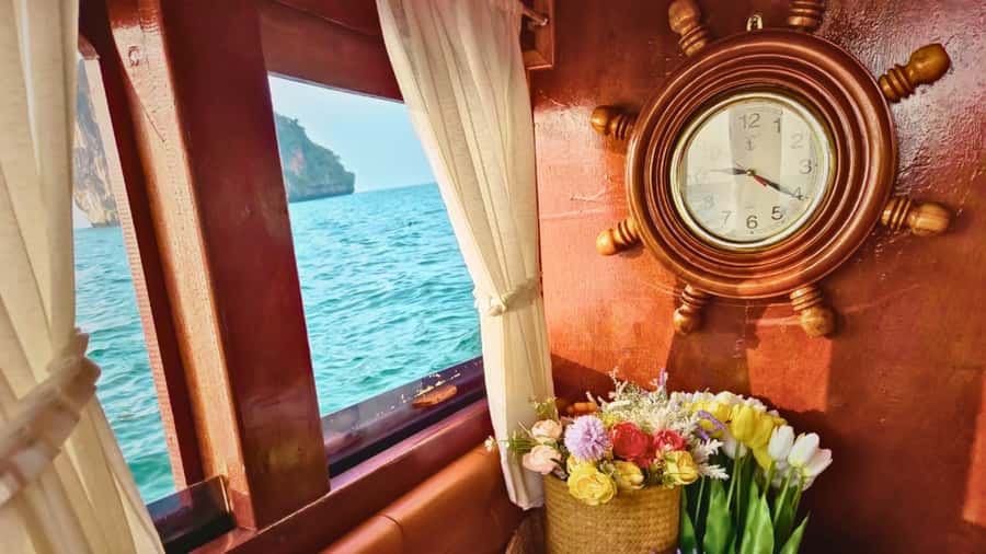 Krabi: Private Luxury Boat to Hong Islands Sunrise & Picnic - The Hong Lagoon and its narrow entrance