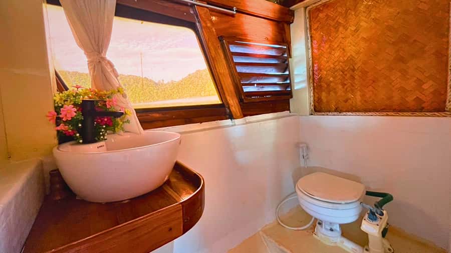 Krabi: Private Luxury Boat to Hong Islands Sunrise & Picnic - Lading Island, the quiet photo stop