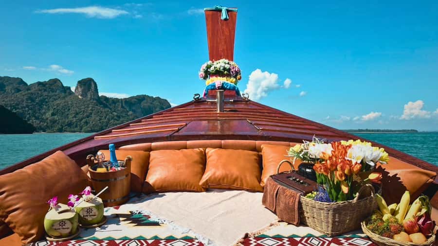 Krabi: Private Luxury Boat to Hong Islands Sunrise & Picnic - What the food and service add