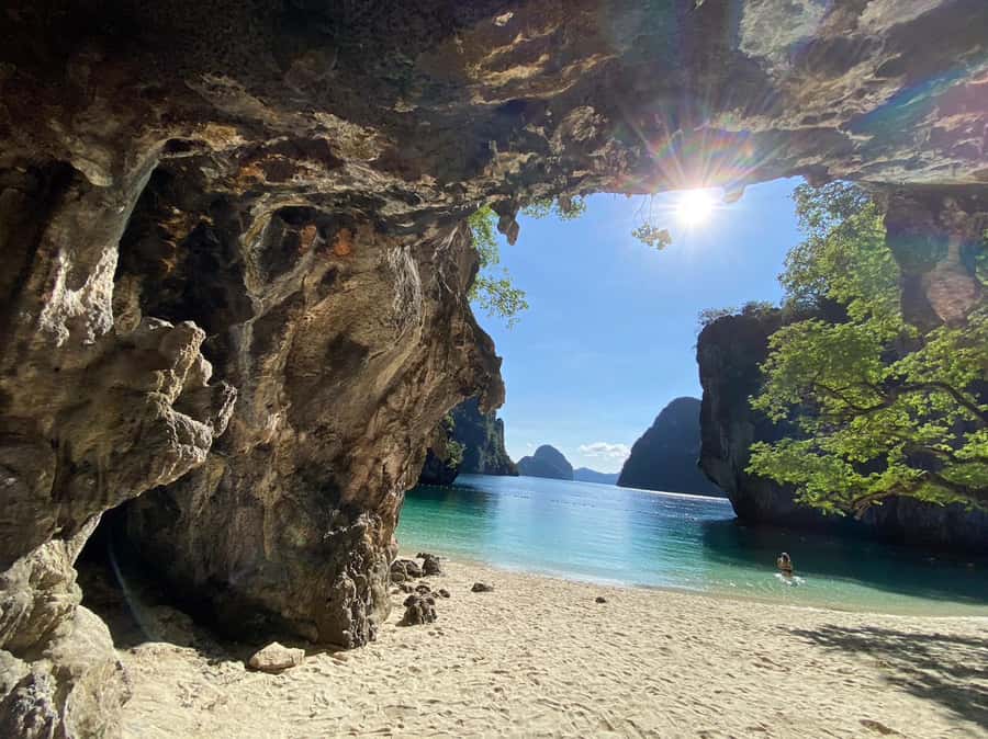 Krabi: Private Luxury Boat to Hong Islands Sunrise & Picnic - Who should book this morning on the water?