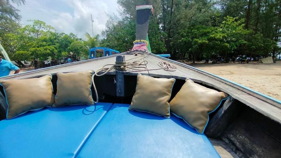 Krabi: Private Luxury Long-Tail Boat to Hong Island - Hong Island lagoon and its limestone cliffs