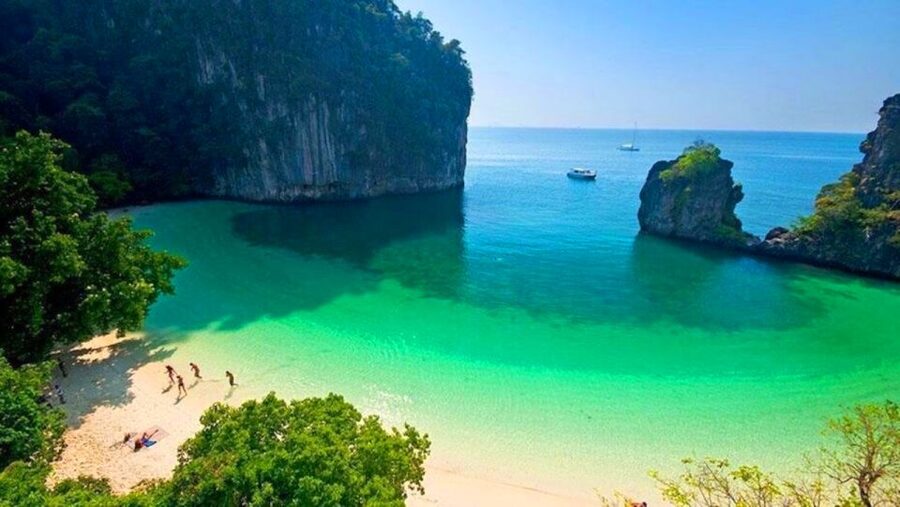 Krabi: Private Luxury Long-Tail Boat to Hong Island - Pak Bia for snorkeling and island views
