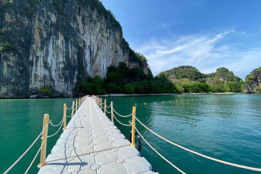 Krabi: Private Luxury Long-Tail Boat Tour to Hong Island - Picnic lunch, drinks, and the level of service