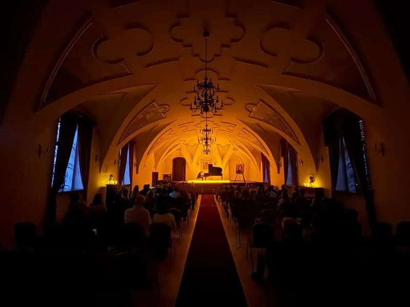 Krakow: Piano Trio Chopin & Friends Concert VIP with Wine - A candlelit concert at the foot of Wawel Castle