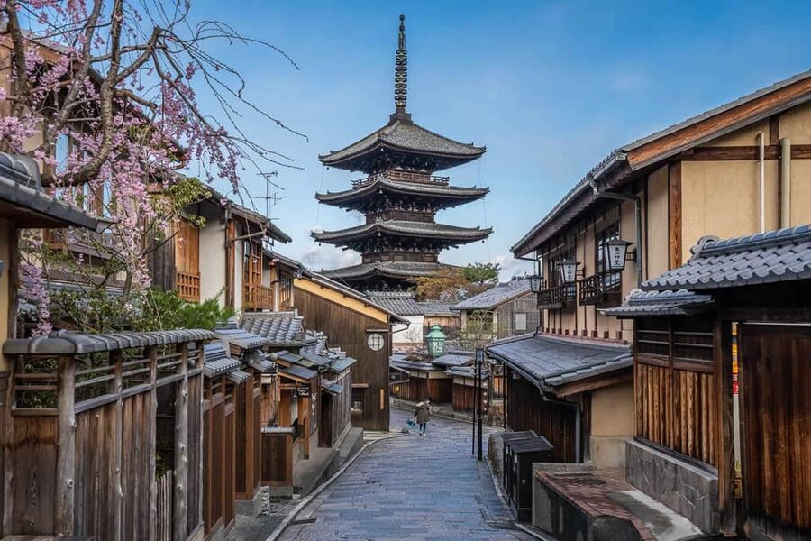 Kyoto: Private Highlights Tour with Guide and Luxury Vehicle - Is $383 good value for up to six people?