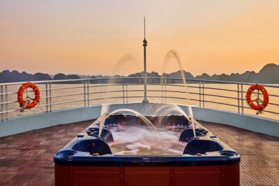 Lan Ha bay luxury cruise 2D/1N: Kayaking, Swimming & full meals, pristine bay