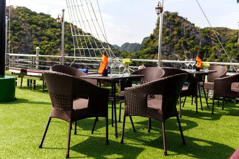 Lan Ha Bay Luxury Cruise with balcony - biking+kayak+tickets - Sunset, cooking, and the evening onboard