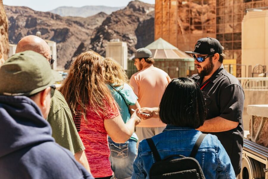Las Vegas: Hoover Dam Ultimate VIP Tour with Lunch - Two hours at Hoover Dam, including the power plant
