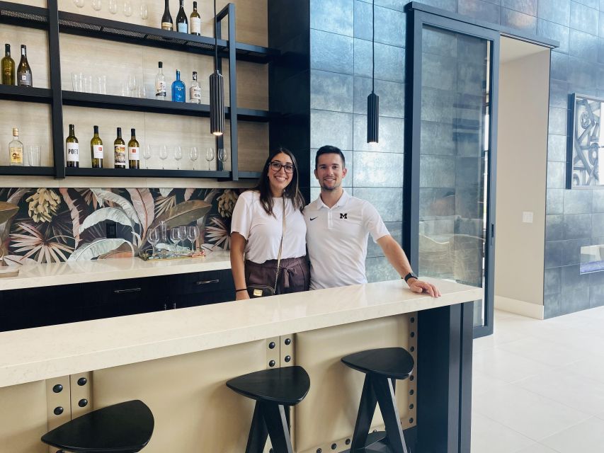 Las Vegas: Luxury Home Tour with Snacks and Drinks - Touring homes instead of simply driving past them