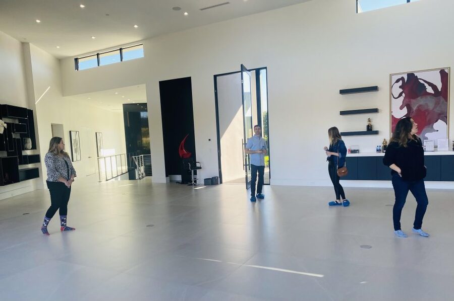 Las Vegas: Luxury Home Tour with Snacks and Drinks - Snacks, drinks, and the value of private transport
