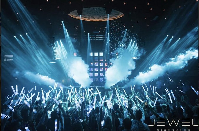 Las Vegas: VIP Club Crawl with Party Bus, Express Entry & Drinks - Finishing at a top nightclub
