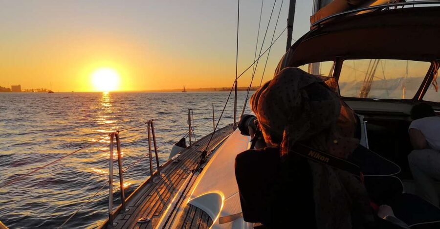 Lisbon: 2-Hour Sunset Sailing Tour on Luxury Sailing Yacht - Why Lisbon makes sense from the Tagus