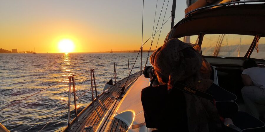 Lisbon: 2-Hour Sunset Sailing Tour on Luxury Sailing Yacht - Sunset, sailing, and the sparkling wine