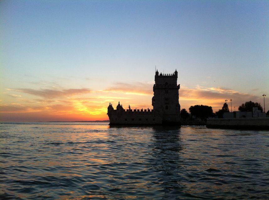 Lisbon: 2-Hour Sunset Sailing Tour on Luxury Sailing Yacht - What the guide adds to the two hours