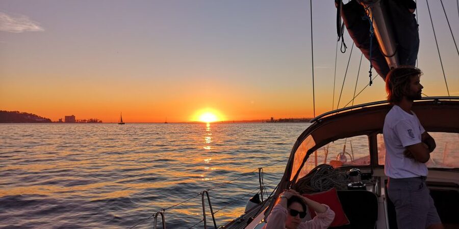 Lisbon: 2-Hour Sunset Sailing Tour on Luxury Sailing Yacht - Meeting the boat at Doca de Belém