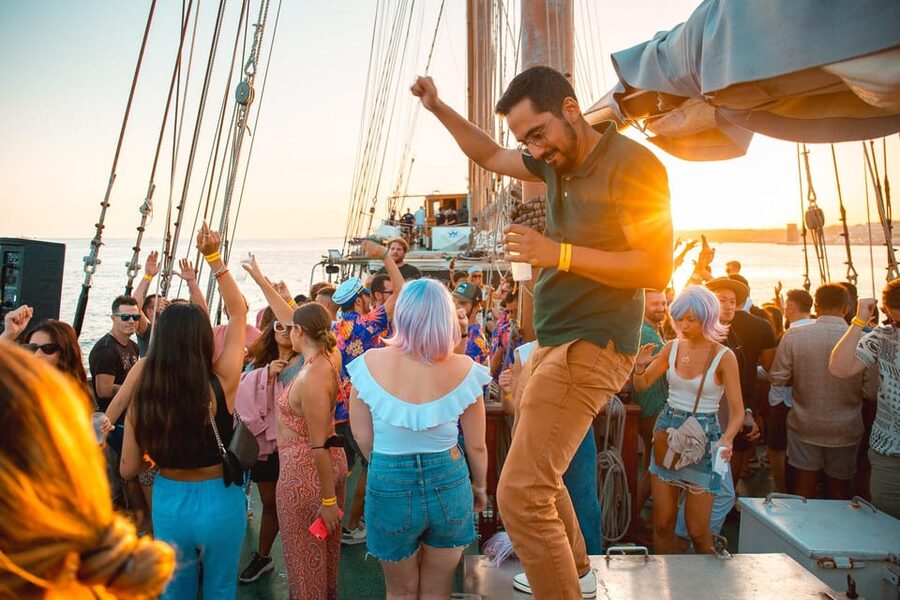 Lisbon Boat Party - Live DJ & Afterparty with VIP Club entry - Belém from the water