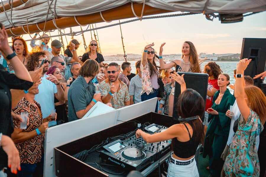 Lisbon Boat Party - Live DJ & Afterparty with VIP Club entry - Finding the Principe Perfeito