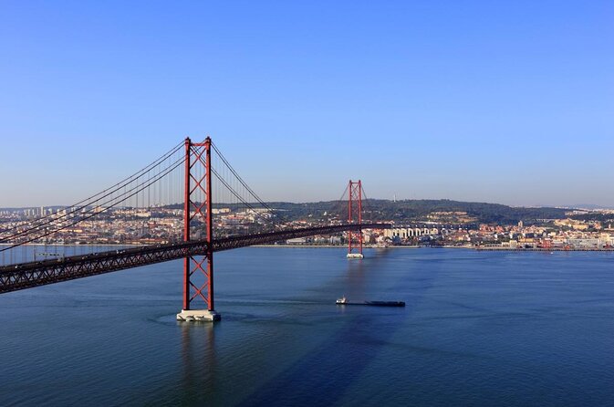 Lisbon: Catamaran Luxury Sunset and Wine Tour - Key points to know before boarding