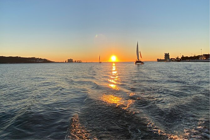 Lisbon: Catamaran Luxury Sunset and Wine Tour - Choosing the right season and departure time