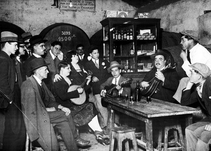 Lisbon: Luxury Fado Tour with Dinner included - Why Lisbon works so well after sunset