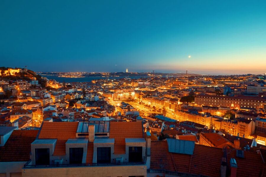 Lisbon: Luxury Fado Tour with Dinner included - A private car makes the five-hour evening easy