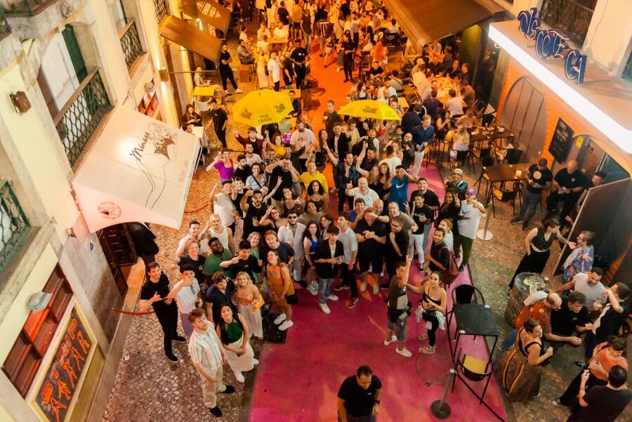 Lisbon PinkStreet Pubcrawl: 1hOpen Bar, Shots,VIP Club Entry - Key points before you book