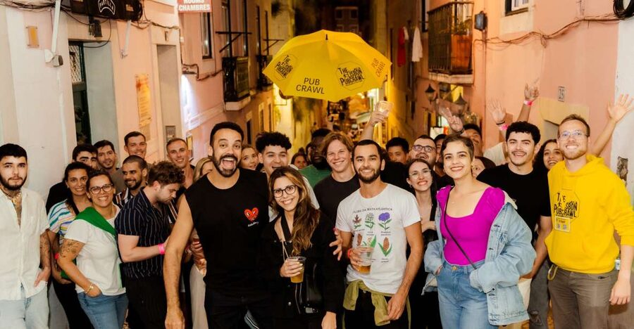 Lisbon Premium Pubcrawl: 1h Open Bar, Shots, VIP Club Entry - The welcome shot and the first bar
